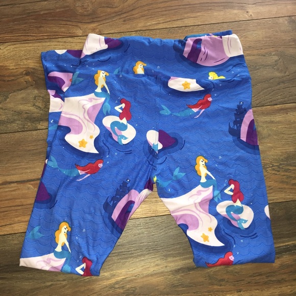 Ambrie Plus Size - Picture 3 of 5